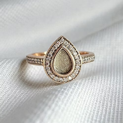 9CT Gold Cubic Zirconia Teardrop