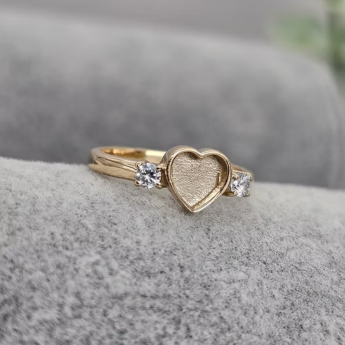 9CT Heart Ring With Cubic Zirconias
